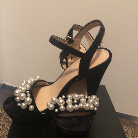 NEW ! Crushed velvet & pearls heels - Picture 2 of 3